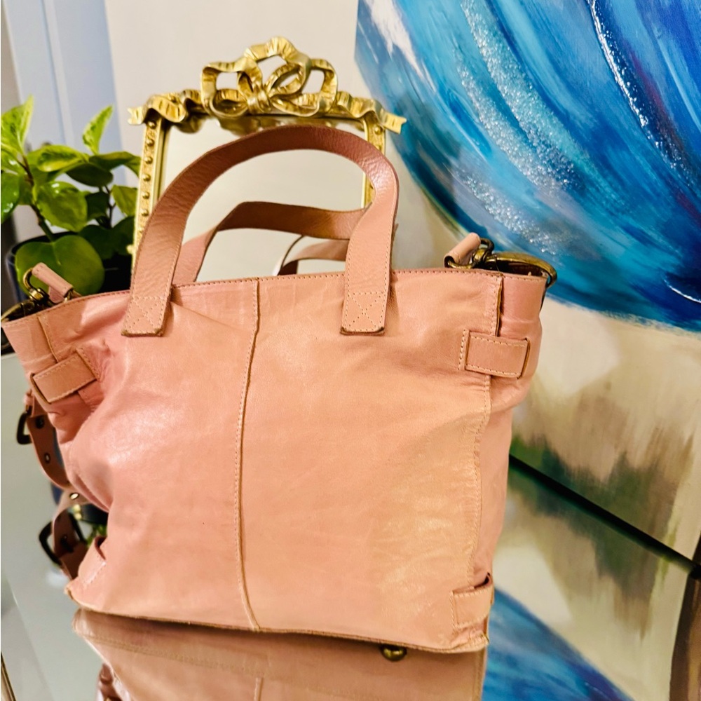 Aaenta Pink Leather Shoulder Bag - Picture 10 of 10
